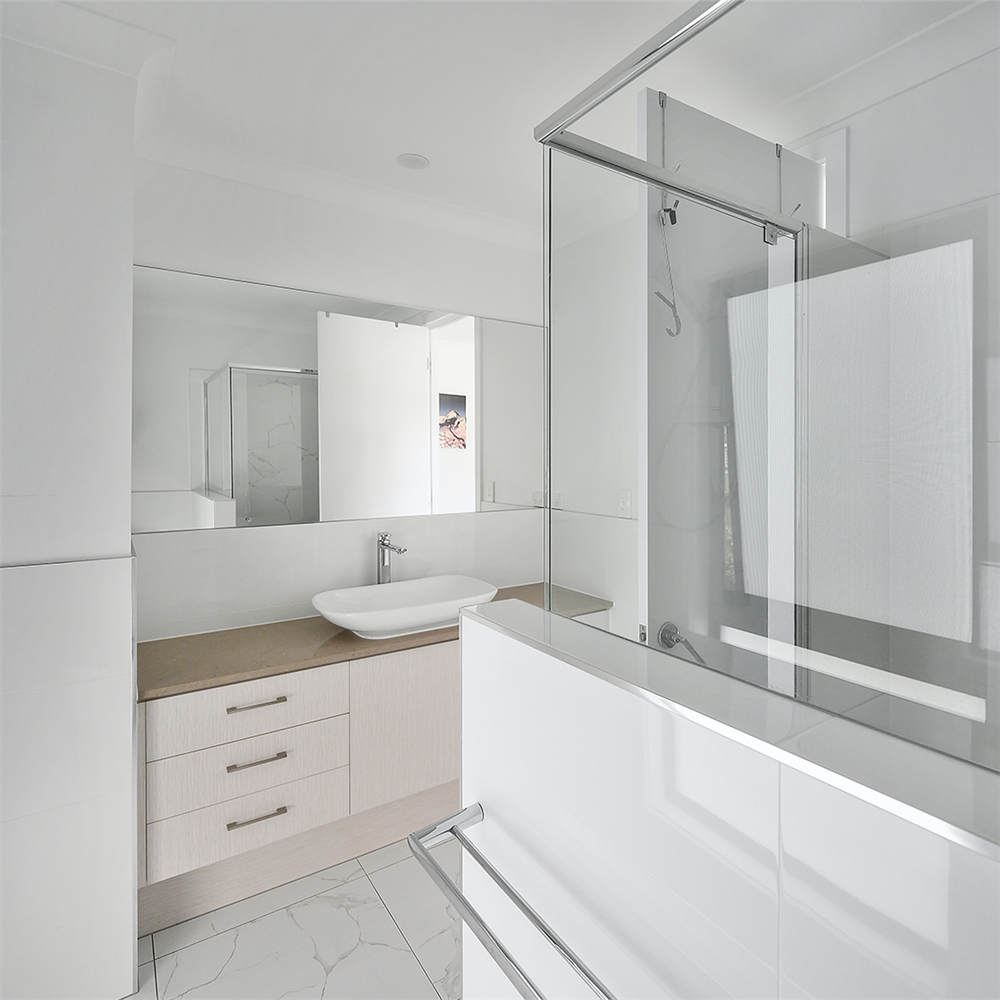 Light colour paints make the bathroom look bigger